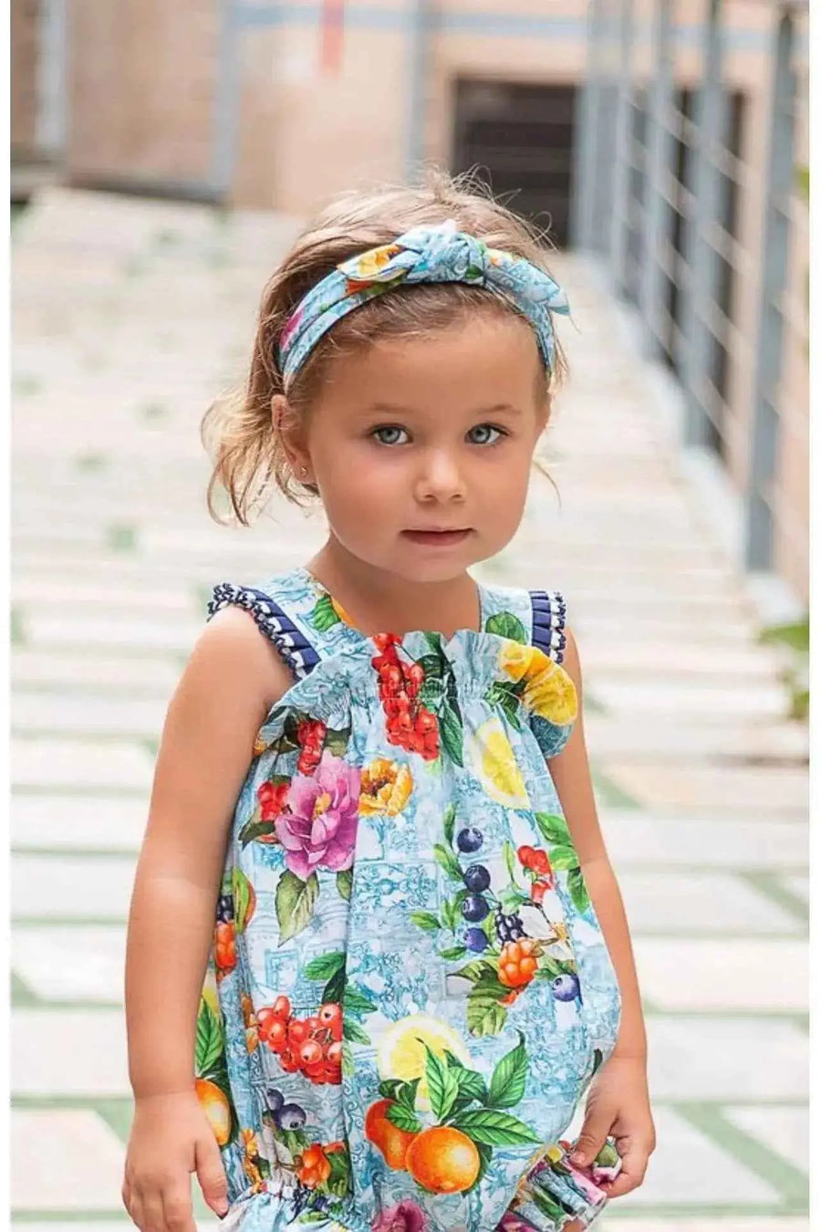 SS24 Rochy Limones Headband

Elevate your little girl's wardrobe with the SS24 Rochy Limones Headband. This stunning accessory embodies elegance and style, crafted from high-quality fabric for durability and beauty. Its intricate design ensures it stands out, making it a must-have for any fashionista. 

Sizes Available: One size fits most

Embrace the charm of Spanish handmade designer AW26 with this exquisite piece, perfect for adding a touch of sophistication to any outfit.